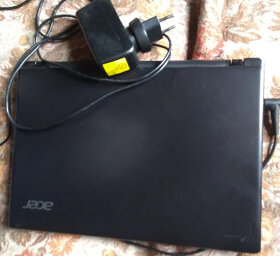 Acer TravelMate B113 - 2
