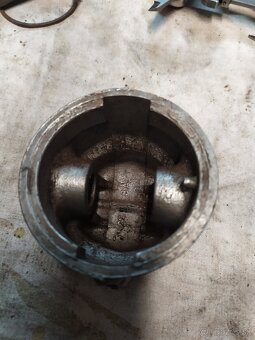 Predám odliatok piesta Tatra - 2