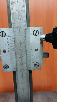 Liatinová primerná doska a výškomer - 2