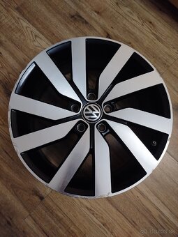 VW Marseille R18 ET52 (Touran) - 2