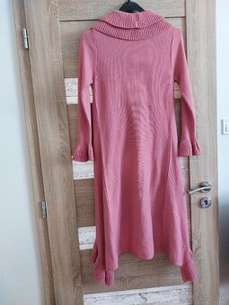 Dlhý ružový sveter s volánom - 2