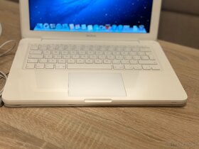 Starší Apple Macbook 2009 late - Funkčný - 2
