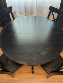 jedálenský stôl so štyrmi stoličkami - 2