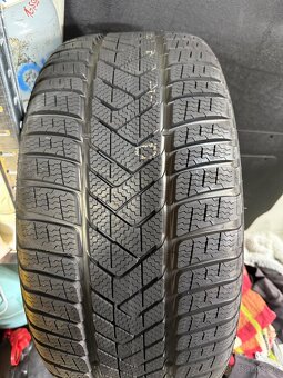 275/40 R18 - 2