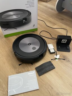 Robotický vysávač iRobot Roomba j7 - 2