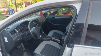 Volkswagen Jetta 1.6 TDI CR DSG - 2
