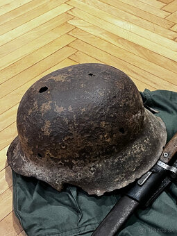 Vojenske prilby,bodak, nadoba na plynovu masku - 2