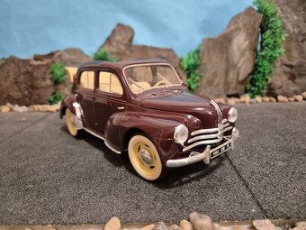 Prodám model 1:18 Renault 4CV cabrio - 2