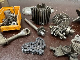 Predám DIELY  motora JAWA Pionier  550  555 - 2