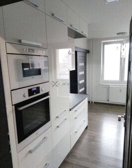 Prenájom: Klimatizovaný 3-izbový Byt s 2 Balkónmi v TOP Loka - 2