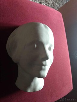 Predam bustu na zavesenie - 2