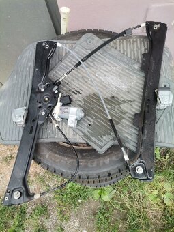 Sťahovanie okna predné pravé e60 - 2