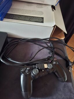 Predám playstation 4 - 2