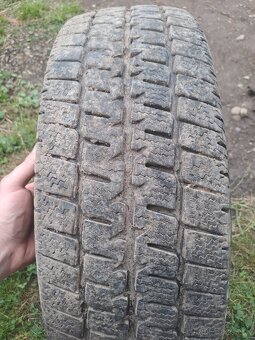 Pneu 205/70 R15 C - 2