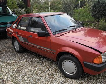 Ford Escort  16i - 2