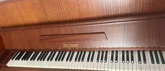 Predam pianino PETROF - 2