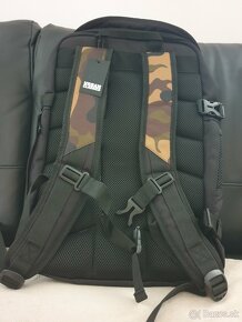 Nový batoh Traveller Backpack black/camo one size - 2