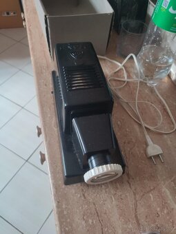 RETRO DIAPROJEKTOR - 2