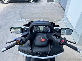 Suzuki Burgman 650 - 2