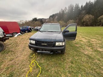 Opel frontra 2.0 dtl Rozpredam ma náhradné diely - 2