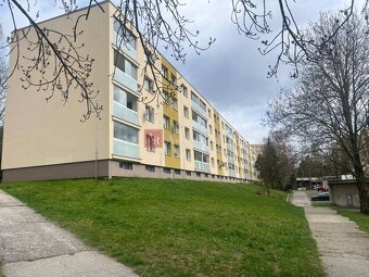 NA PREDAJ: 1 izb. byt 31,50 m2, 2 posch. Ďumbierska, BB - 2