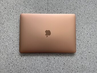Macbook Air M1 Gold 95% zdravie - 2