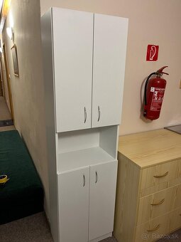 Predám vysokú kúpeľňovú skrinku bielu - 2