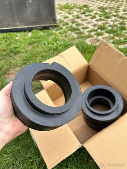 Nissan Patrol podložky nad struny - 2