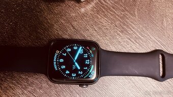Predám apple watch SE - 2
