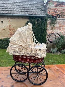 Kočiarik s bábikou - 2