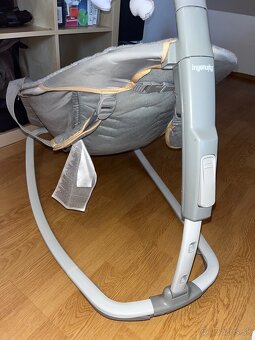 Detské lehátko Ingenuity™ Rocking Seat Bella Teddy (sivé) - 2