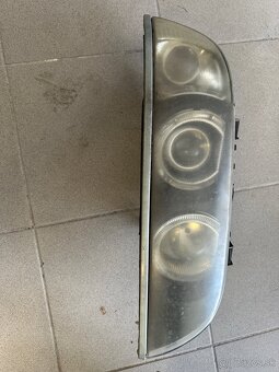 Lišty pod svetla pre E39 - 2