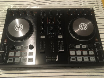Native Instruments Traktor Kontrol S2 Mk2 controller - 2