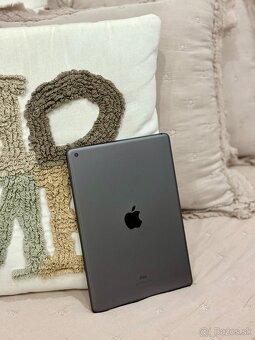 Apple iPad 8. generácie – 32 GB, Wi-Fi, Space Gray - 2