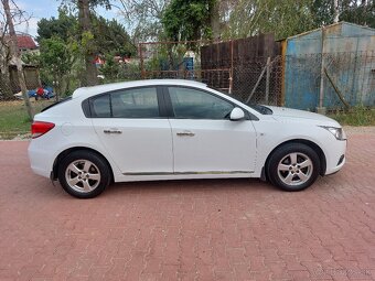 Predám Chevrolet Cruze r.v. 2011, 1.6i, 91kW, 115 xxx km - 2