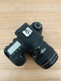 Canon 6D mark II + canon 85 mm 1.8 f - 2