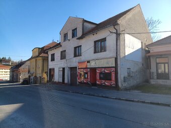 Budova s veľkým potenciálom v centre Modrého Kameňa - 2