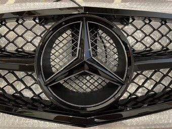 Predám masku/gril pre Mercedes W204 AMG C63 - 2