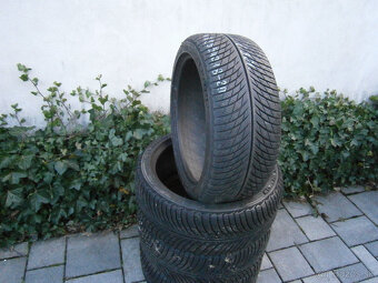 Predám 4x zimné pneu Michelin 235/40 R18 95VXL - 2