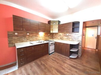 Predaj veľký 3 izbový byt s balkónom Levice - 2