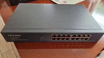 TP-Link TL-SF1016DS 16-port 10/100Mbps switch - 2