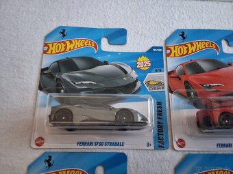 Hot Wheels-FERRARI - 2