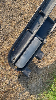 E46 compact mriezka predneho naraznika s hmlovkami. - 2