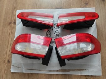 Renault Laguna 2 sedan zadné svetlá - 2