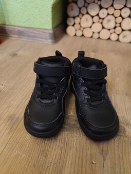 č.22 Nové detské čierne botasky Puma - 2