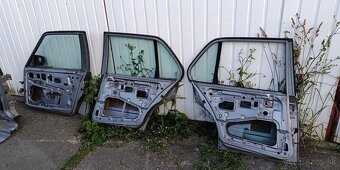 E30 sedan, diely - 2