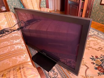 Televízor Panasonic VIERA - 2