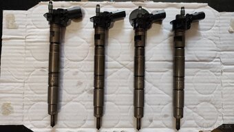Vstrekovacie trysky 2.0 TDI  03L130277 - 2