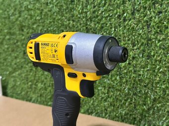 Dewalt DCF815 rázový uťahovák - 2