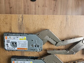 Push-to-open výklopný mechanizmus (pánty) BLUM AVENTOS HK to - 2
